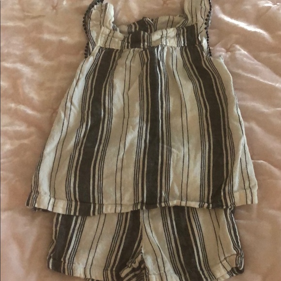 Carter’s two piece set. Blouse and shorts. Size 3T - Picture 7 of 7